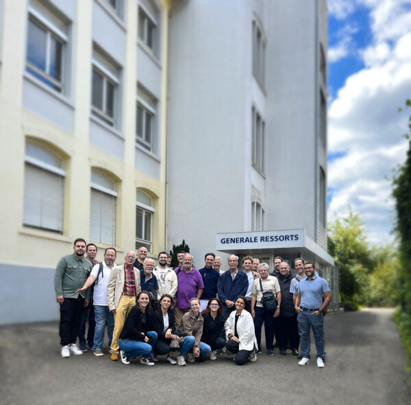 Visite de la Société des Horlogers de Genève à Générale Ressorts photo groupe